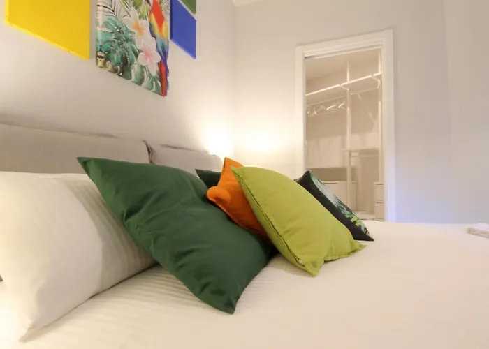 Parrots & Palms Бордигера