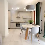 Apartman Parrots & Palms