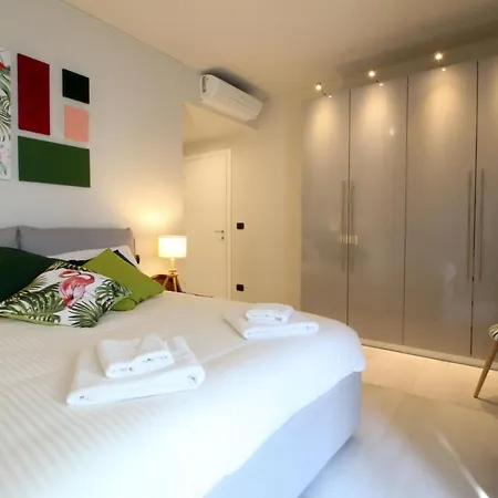 Parrots & Palms Bordighera