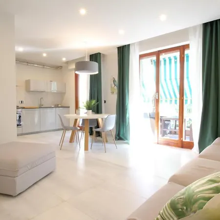 Parrots & Palms Apartment *