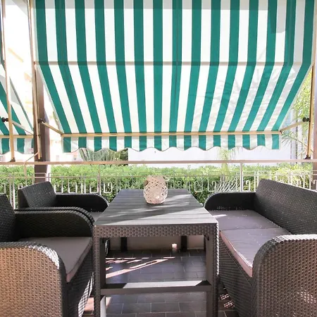 Parrots & Palms Apartment Bordighera