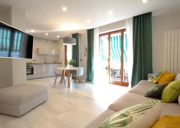 Parrots & Palms Bordighera